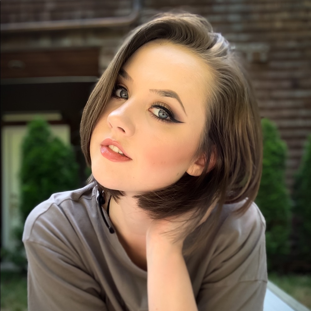 Meet your Posher, Michaela
